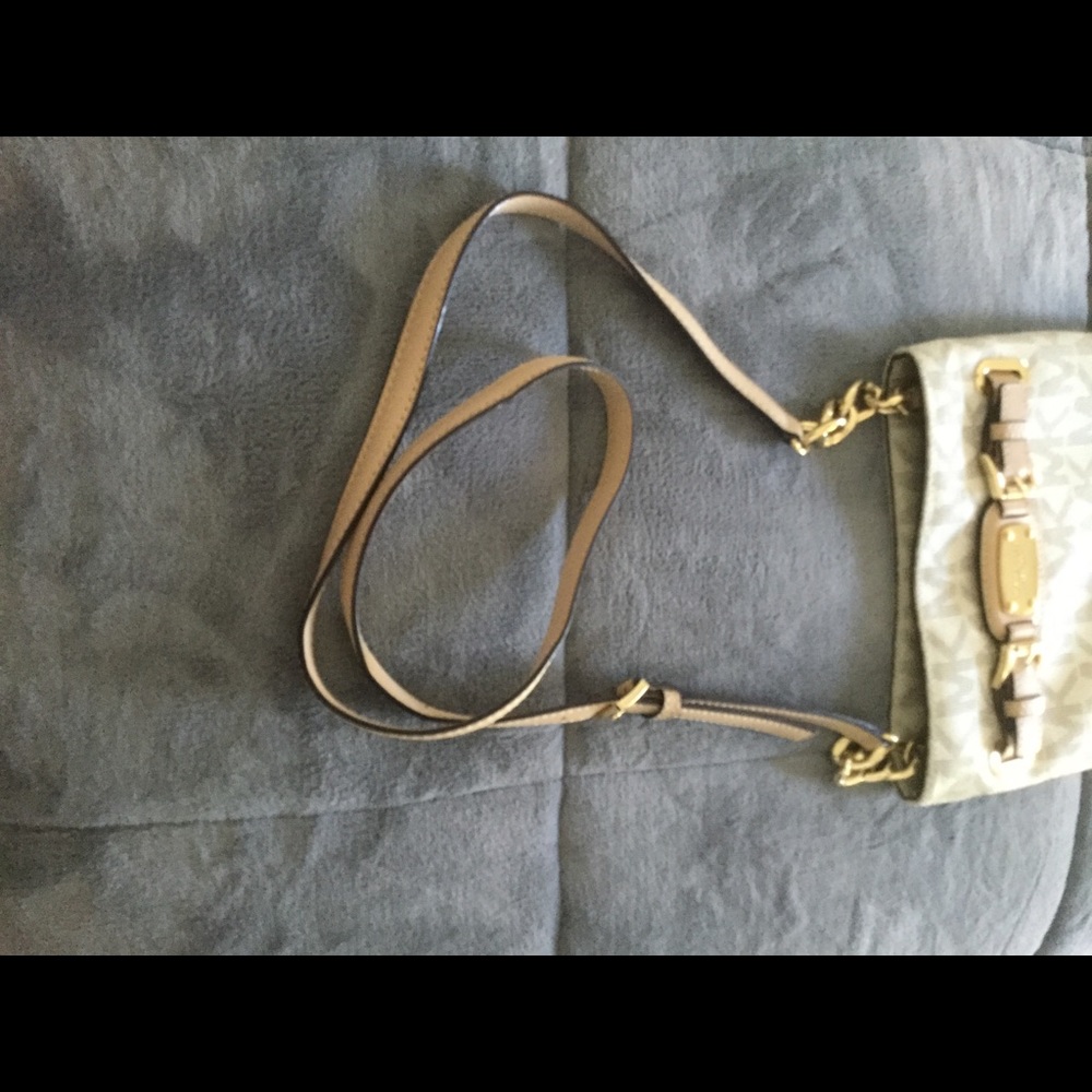 🌺SOLD🌺Michael Kors Crossbody Leather Bag - Picture 4 of 5